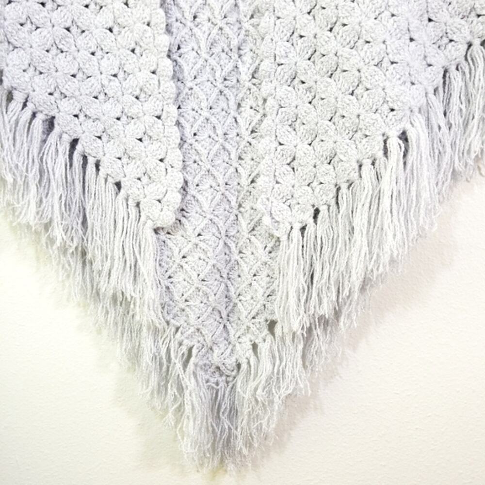 NWOT gray metallic silver thread large fringed knit shawl - Picture 3 of 9